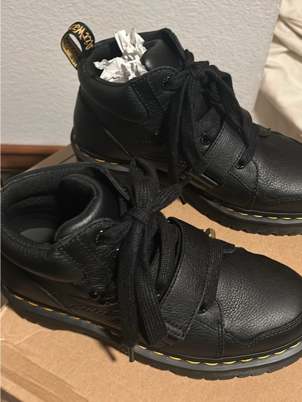 Doc Marten’s ZUMA II
WOMEN'S LEATHER CHUNKY BOOTS